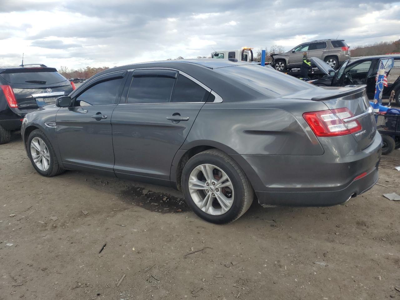 2018 Ford Taurus sel