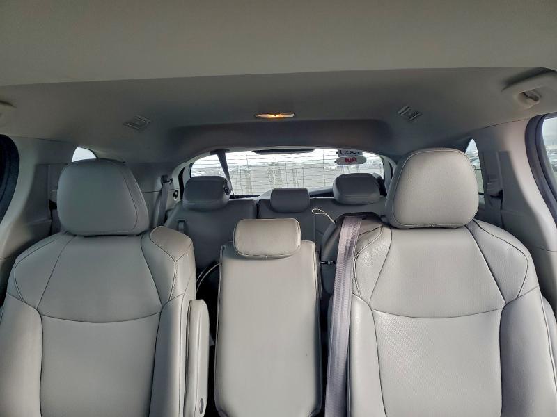2022 Toyota Sienna xle