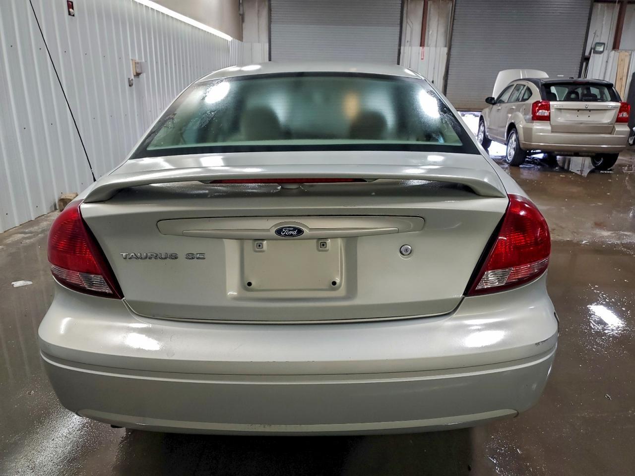 2005 Ford Taurus se