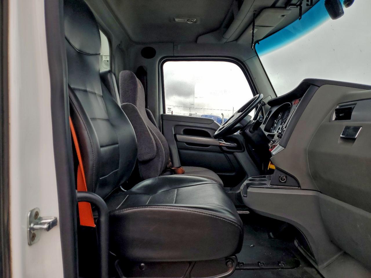 2020 Kenworth T680 Semi Truck