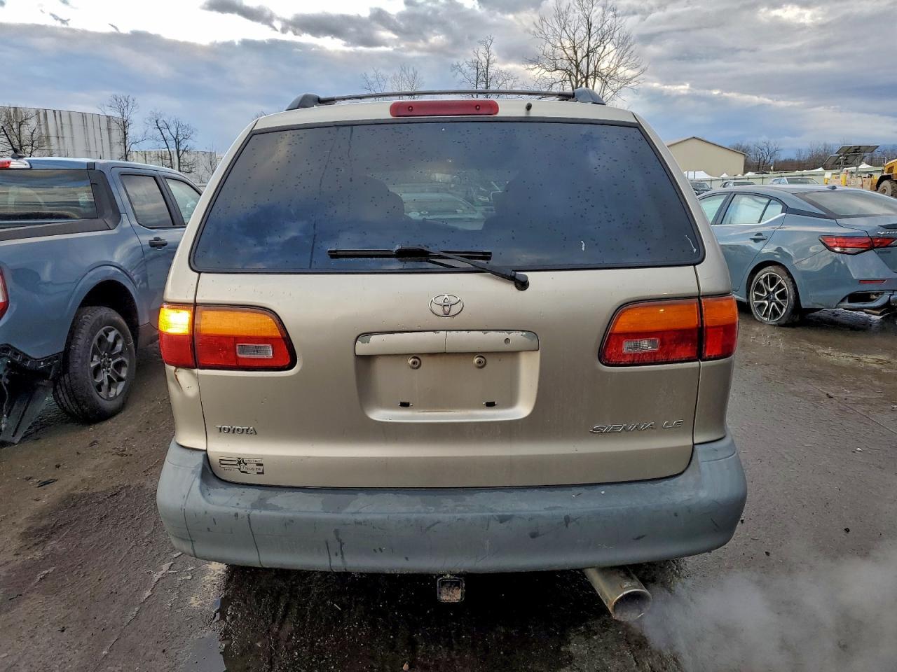 2000 Toyota Sienna le