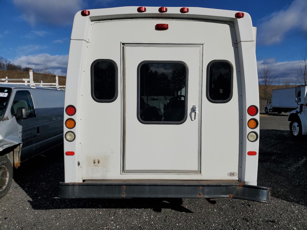 2013 Elkh 2013 Ford E350 Shuttle Bus