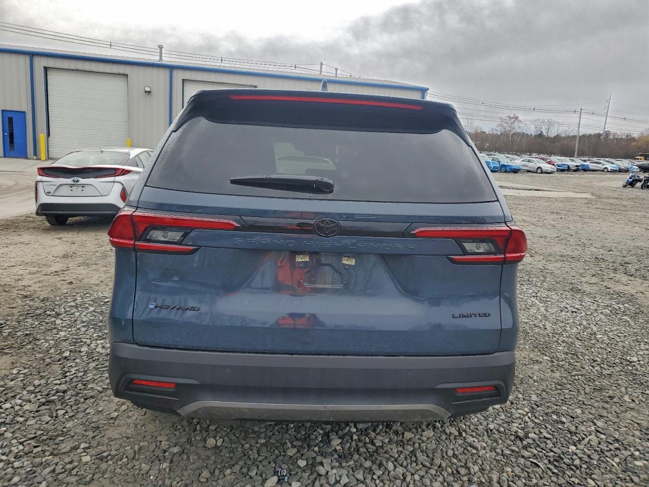 2025 Toyota Grand Highlander le