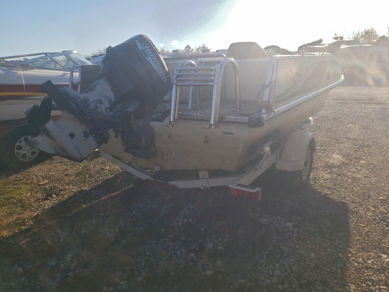 1999 Lowe Suncruiser Boat