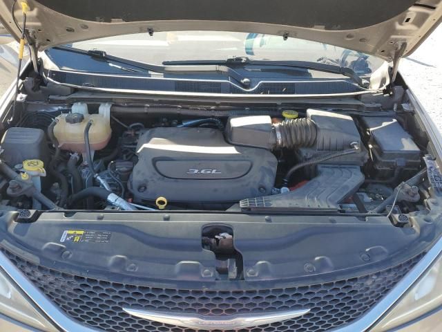 2017 Chrysler Pacifica Touring l
