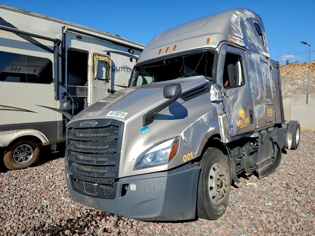 2022 Freigliner Cascadia 126