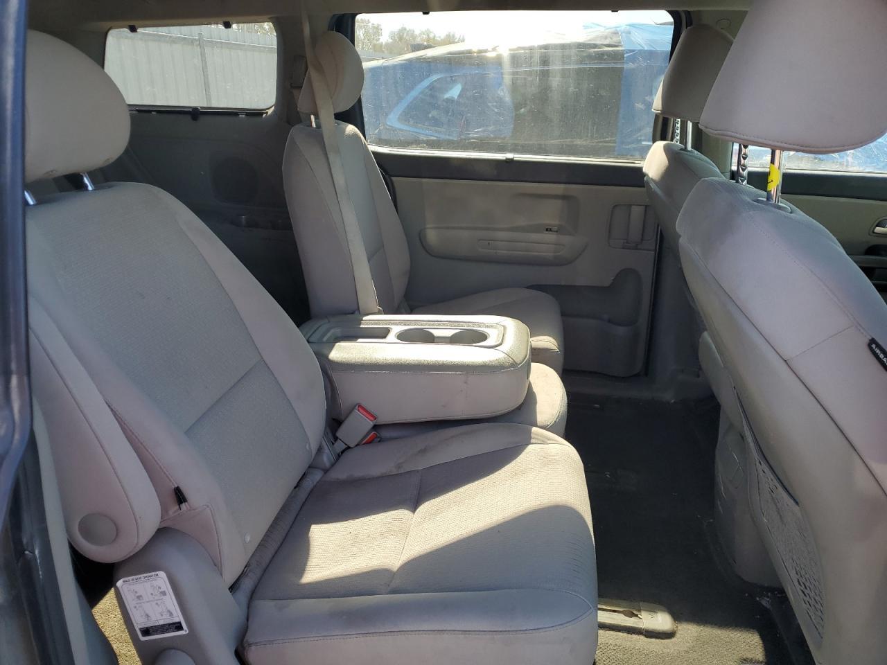 2016 KIA Sedona lx