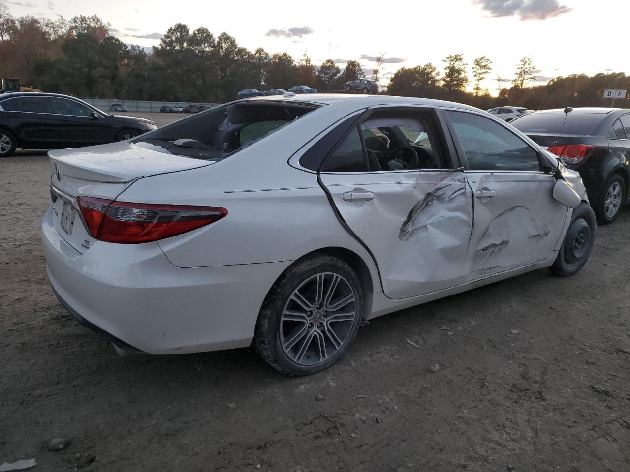 2016 Toyota Camry le
