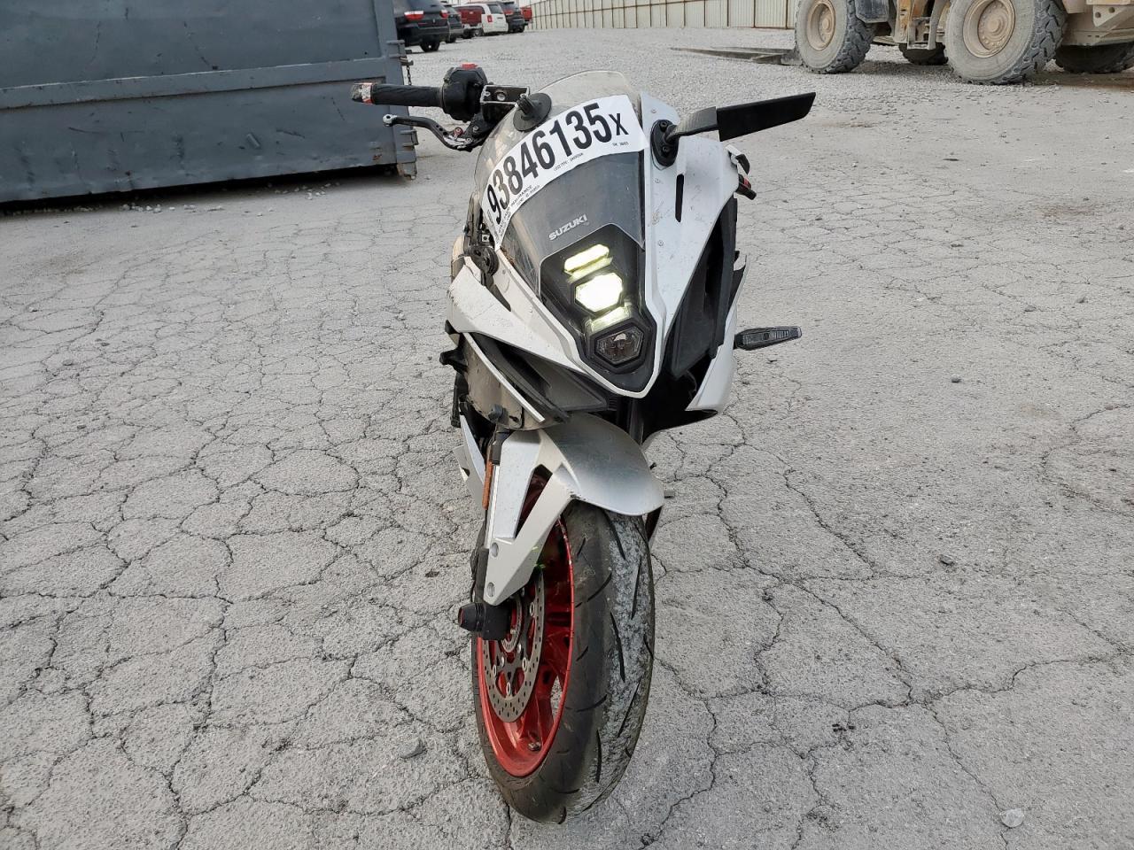 2024 Suzuki GSX800 F