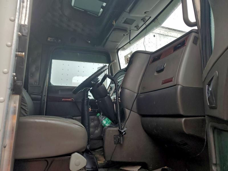 2007 Kenworth W900 Semi Truck