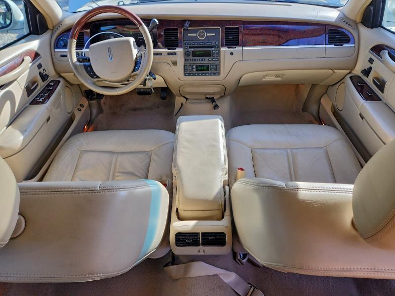 2006 Lincoln Town car Signature Limited