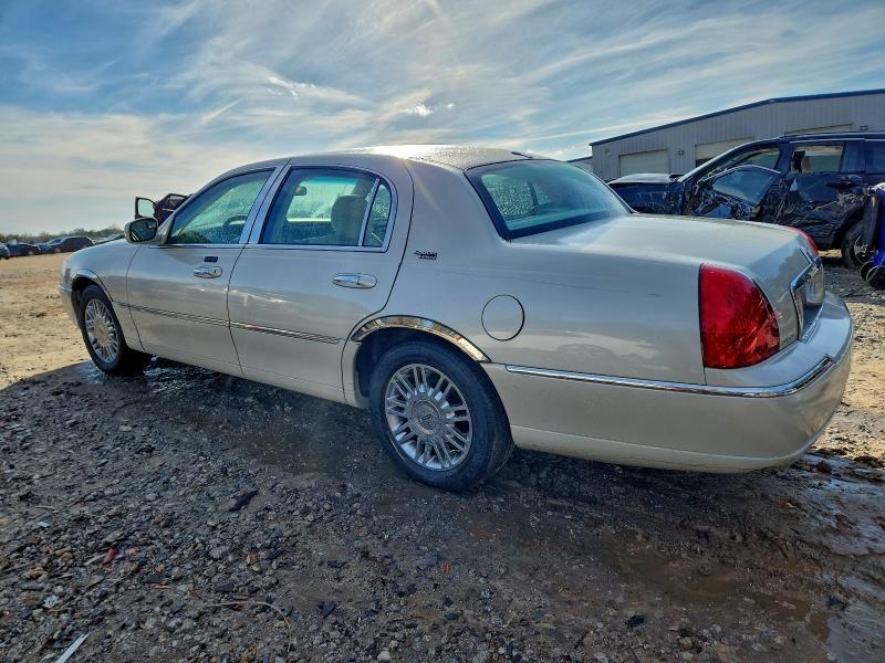 2006 Lincoln Town car Signature Limited