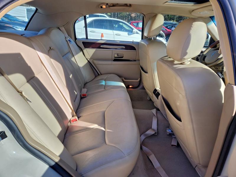 2006 Lincoln Town car Signature Limited