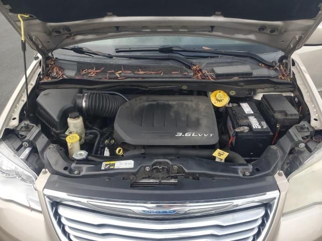 2013 Chrysler Town & Country Touring