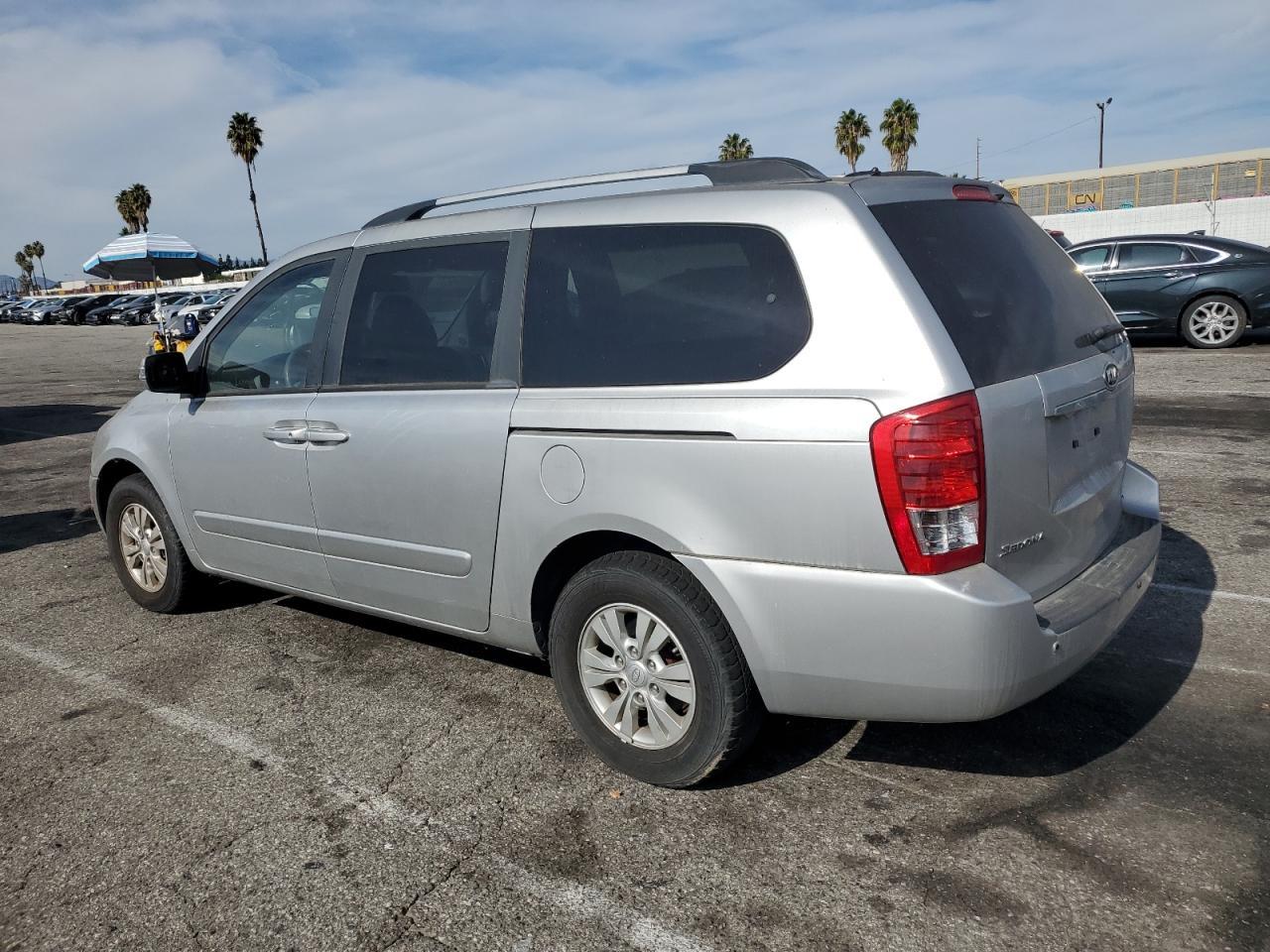 2012 KIA Sedona lx