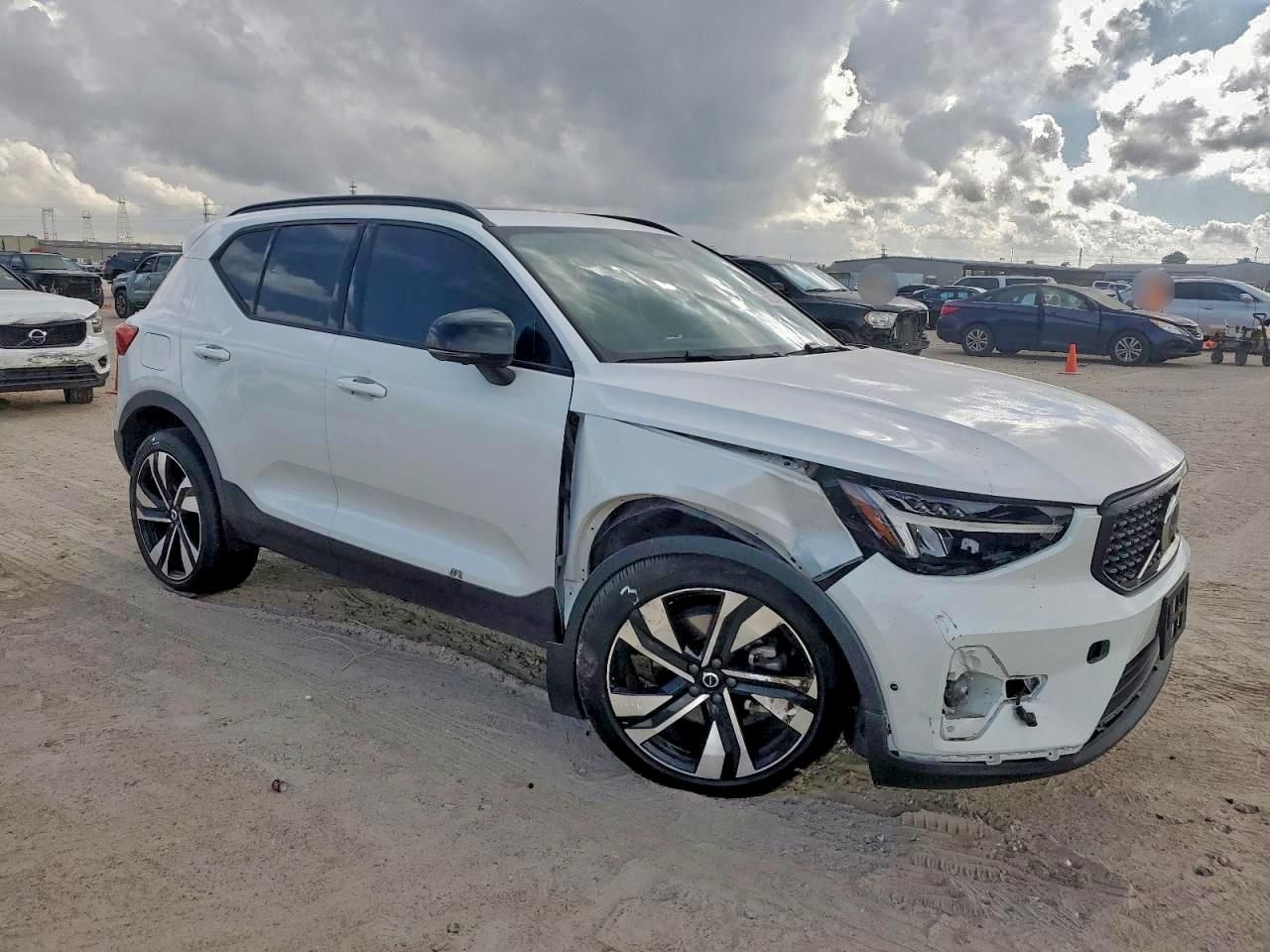 2023 Volvo Xc40 Plus