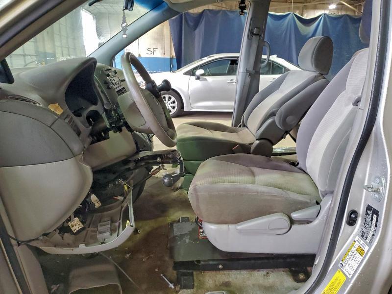 2010 Toyota Sienna le 8-passenger