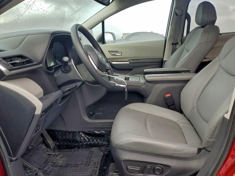 2022 Toyota Sienna xle