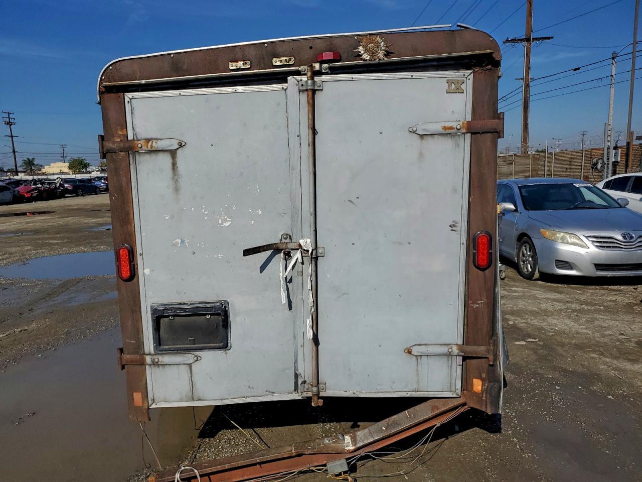 2001 Paec Unknown-Enclosed Cargo Trailer