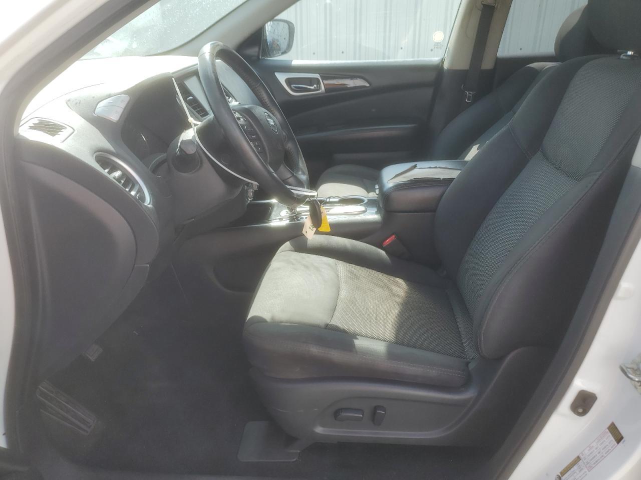 2020 Nissan Pathfinder sv
