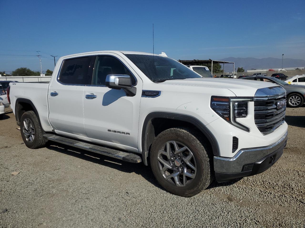 2024 GMC Sierra K1500 slt