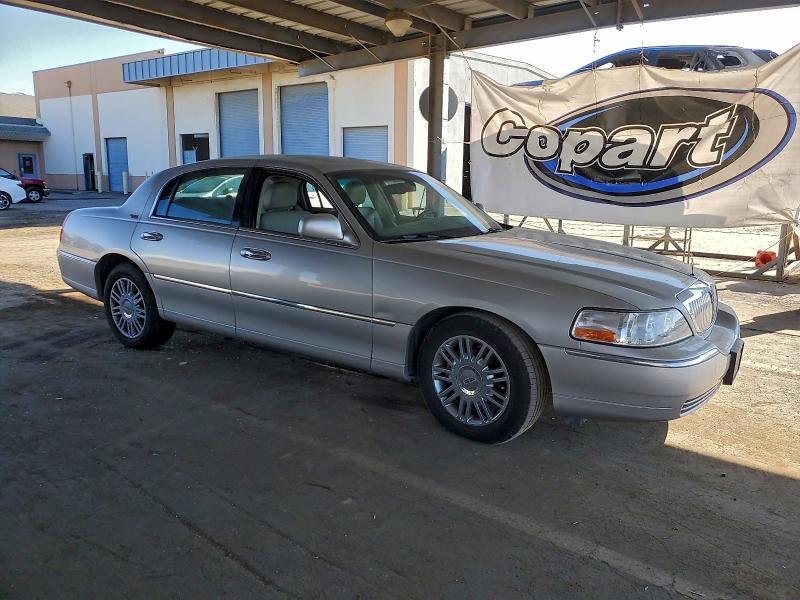 2007 Lincoln Town car Signature Limited
