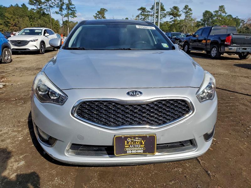 2016 KIA Cadenza Luxury