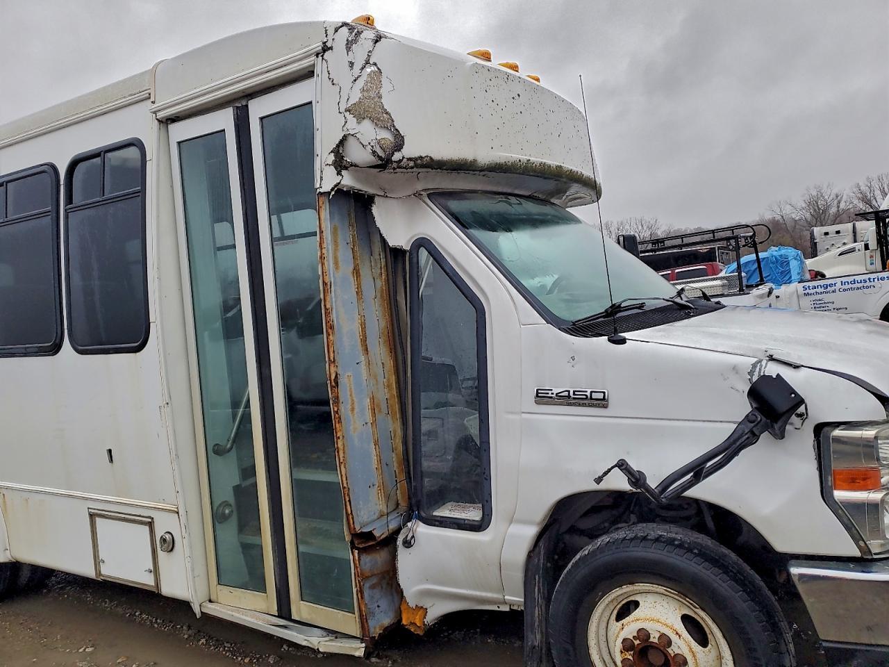 2016 Ford E450 Shuttle Bus