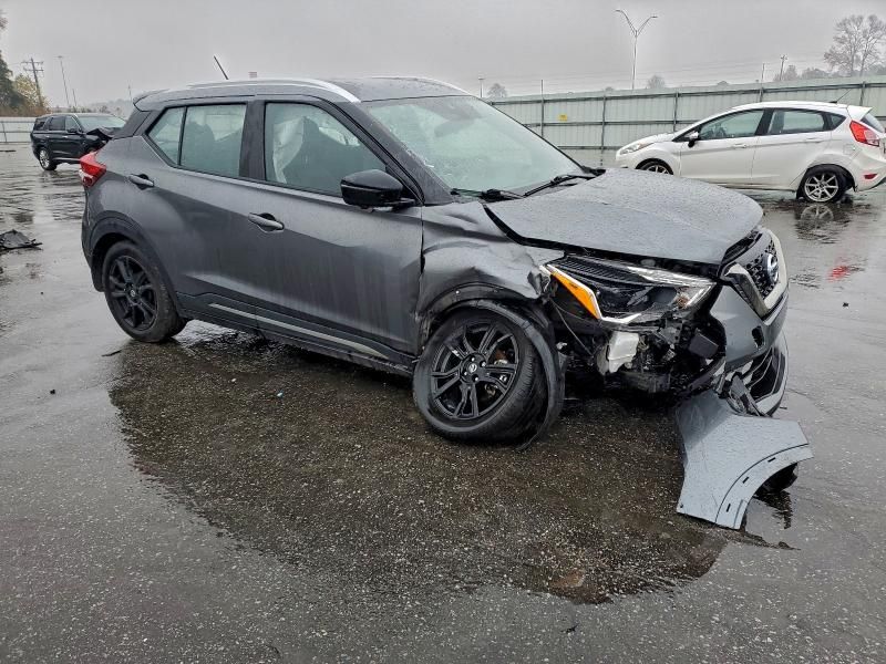 2020 Nissan Kicks sr