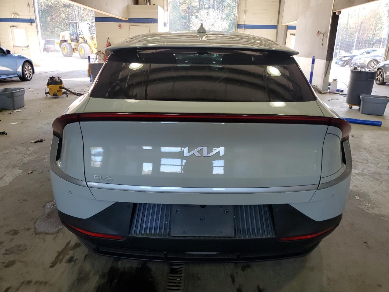 2024 KIA EV6 Light