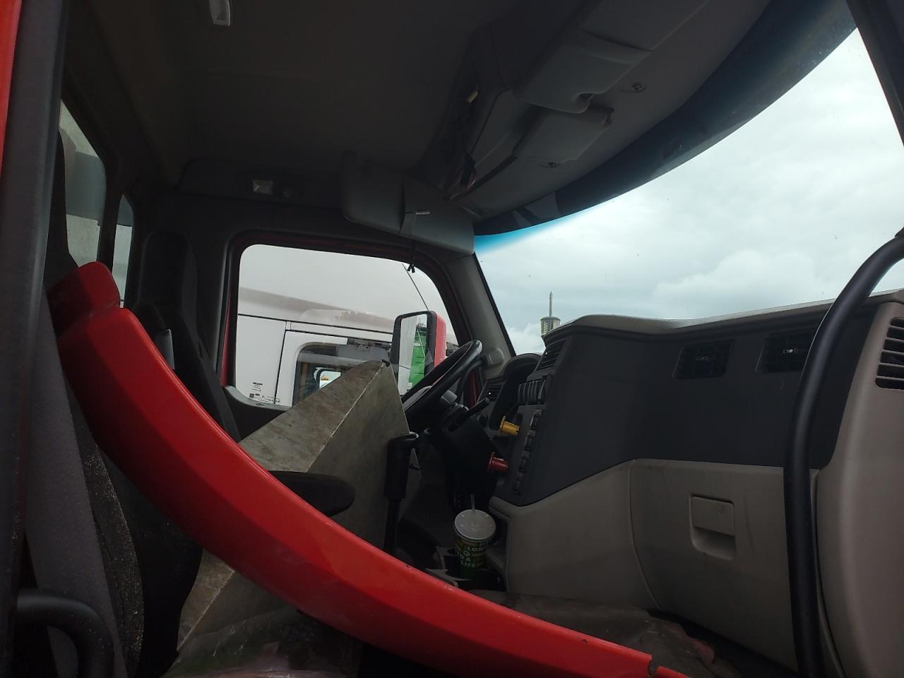 2018 Peterbilt 567 Semi Truck