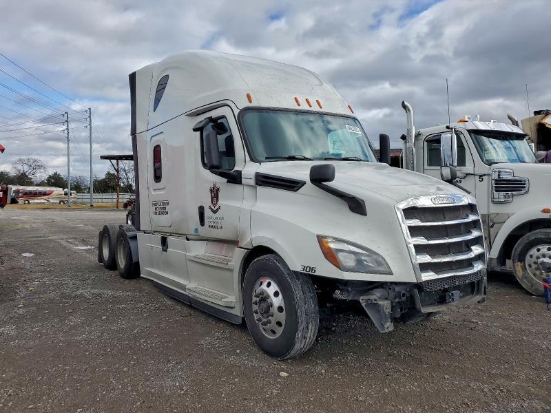 2020 Freigliner 2020 Freightliner Cascadia 126 Semi Truck