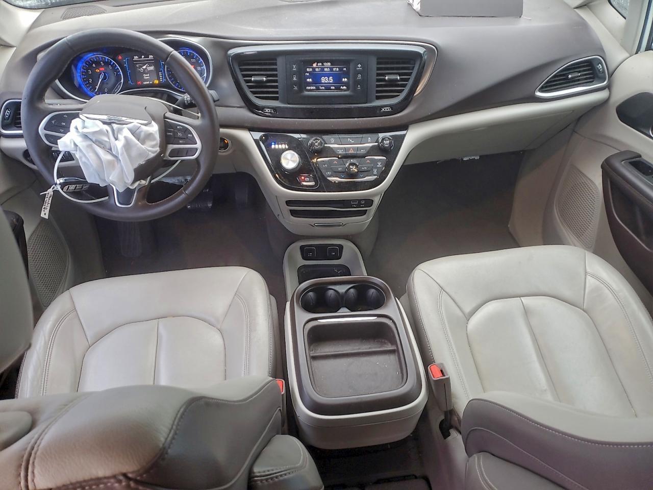 2017 Chrysler Pacifica Touring l