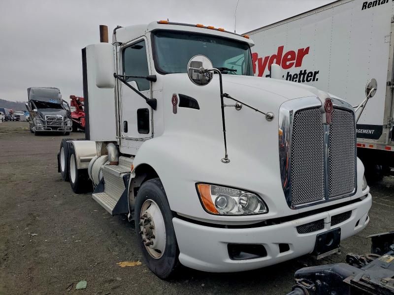 2013 Kenworth T600 Semi Truck