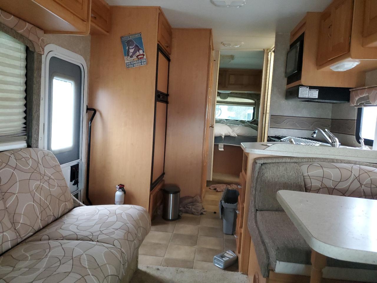 2008 Ford Econoline E350 Super Duty Cutaway Van