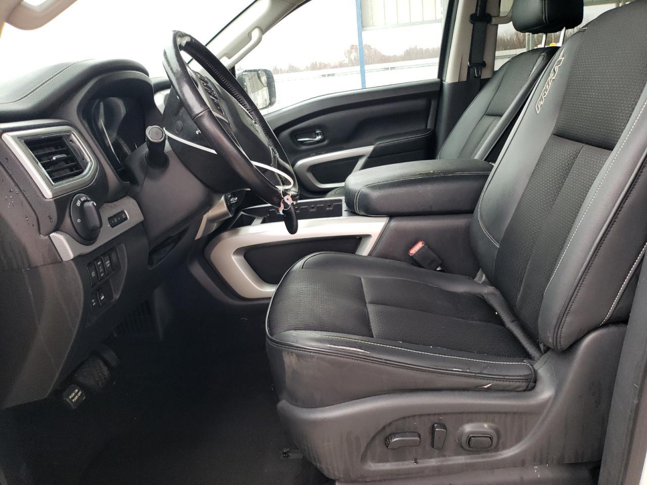 2018 Nissan Titan sv