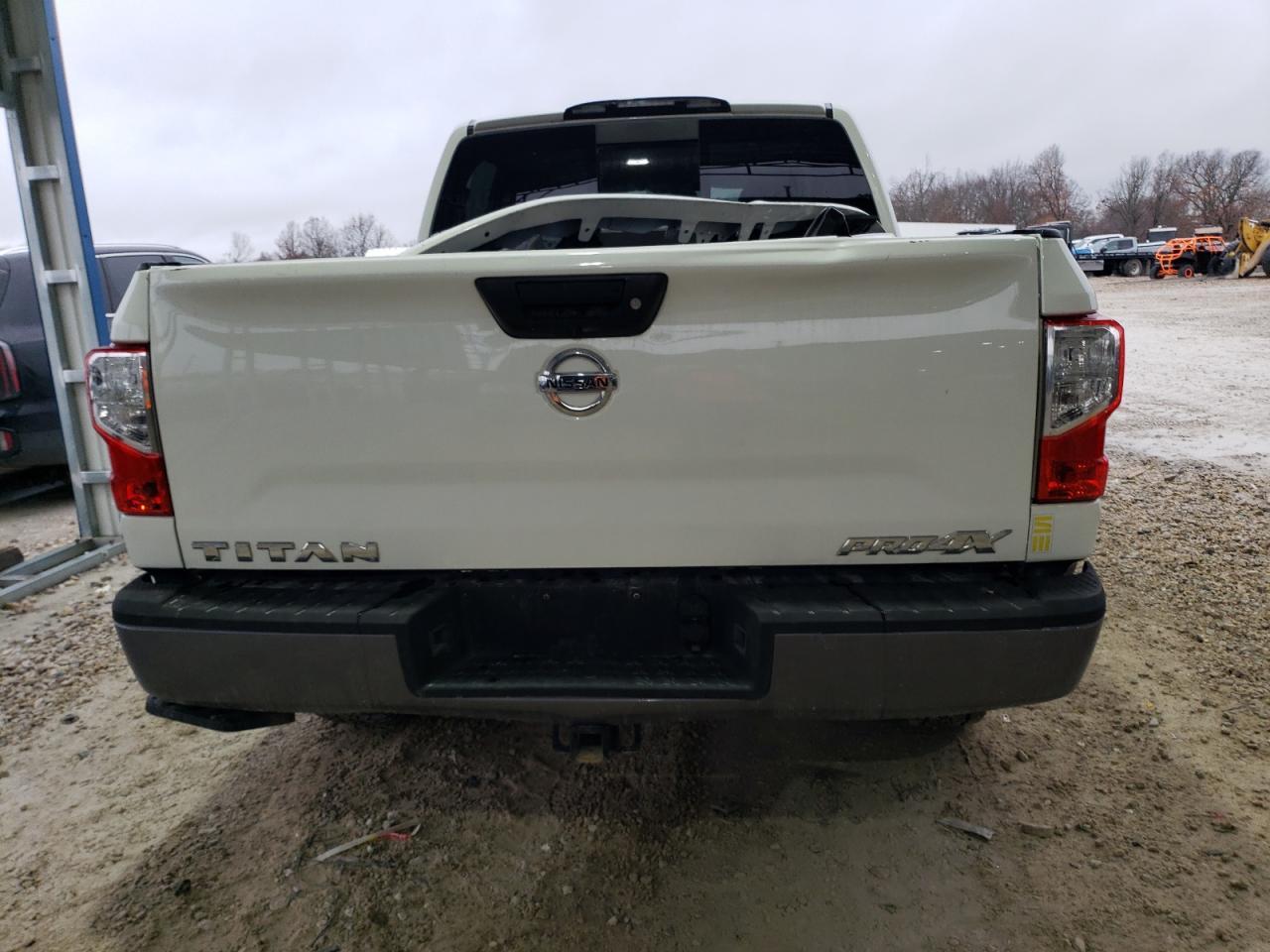 2018 Nissan Titan sv