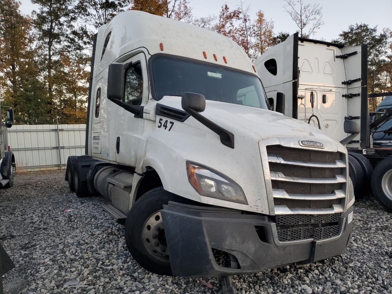 2020 Freightliner Cascadia 126 Semi Truck