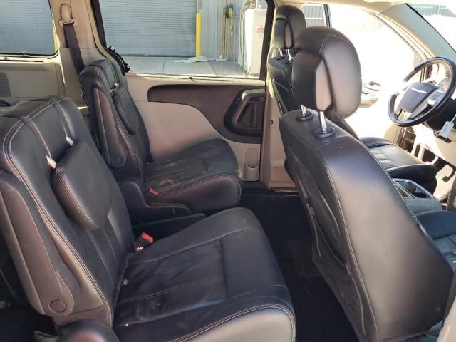 2016 Chrysler Town & Country Touring