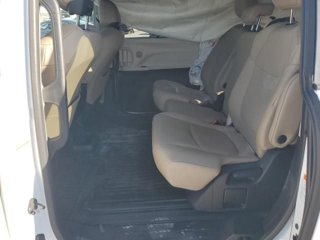 2022 Toyota Sienna xle