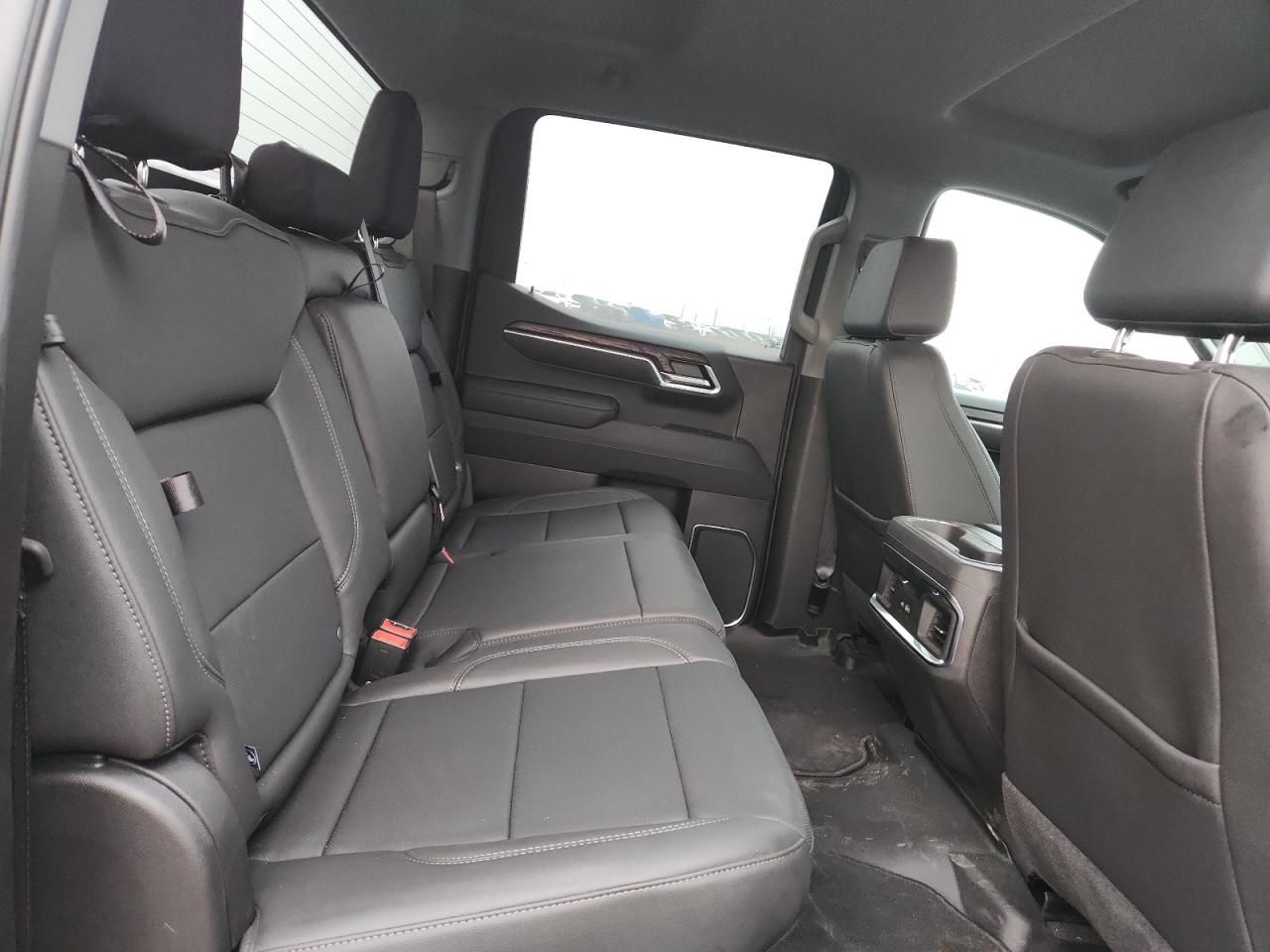 2025 GMC Sierra K1500 slt