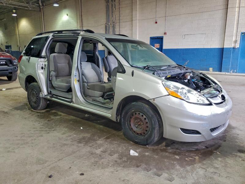 2010 Toyota Sienna le 8-passenger