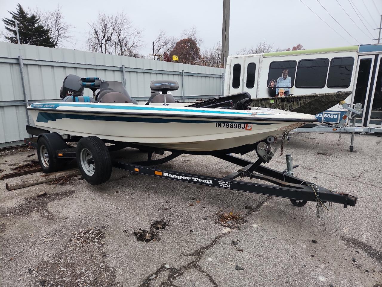 1996 Land Rover Bass Boat