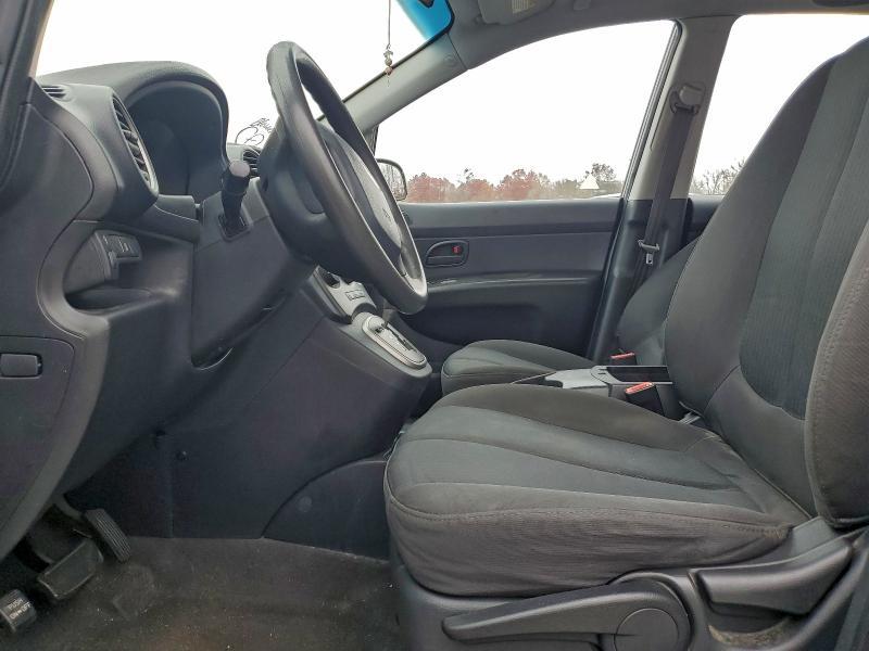 2009 KIA Rondo Base