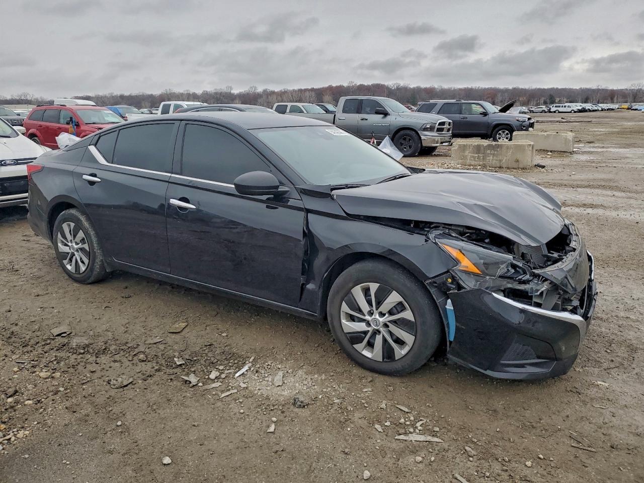 2024 Niss Altima s