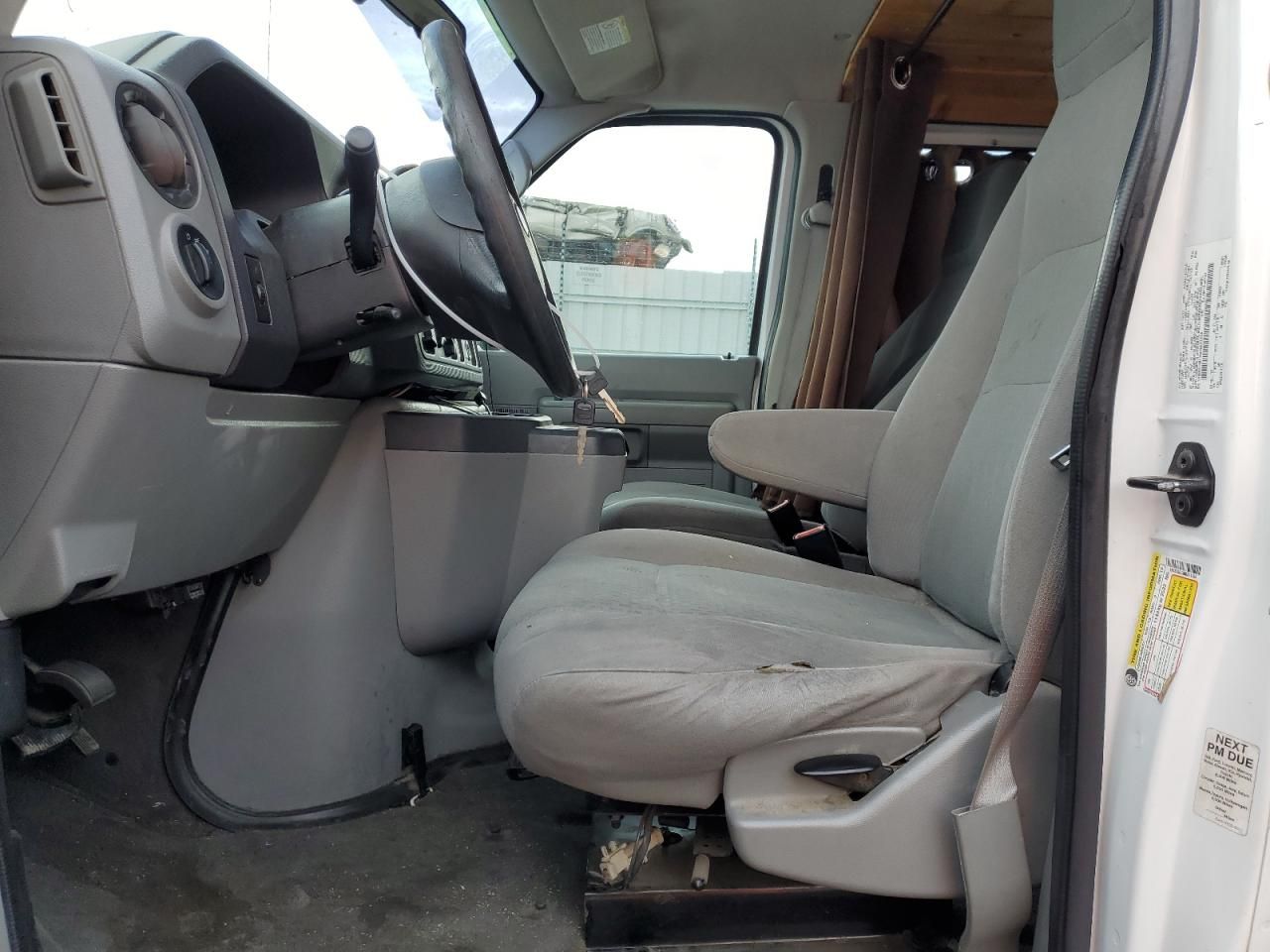 2011 Ford Econoline E350 Super Duty Wagon