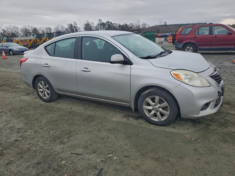 2013 Nissan Versa 1.6 s