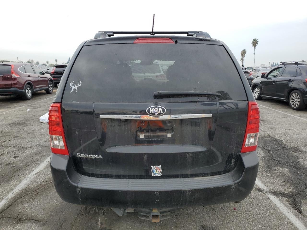 2014 KIA Sedona lx