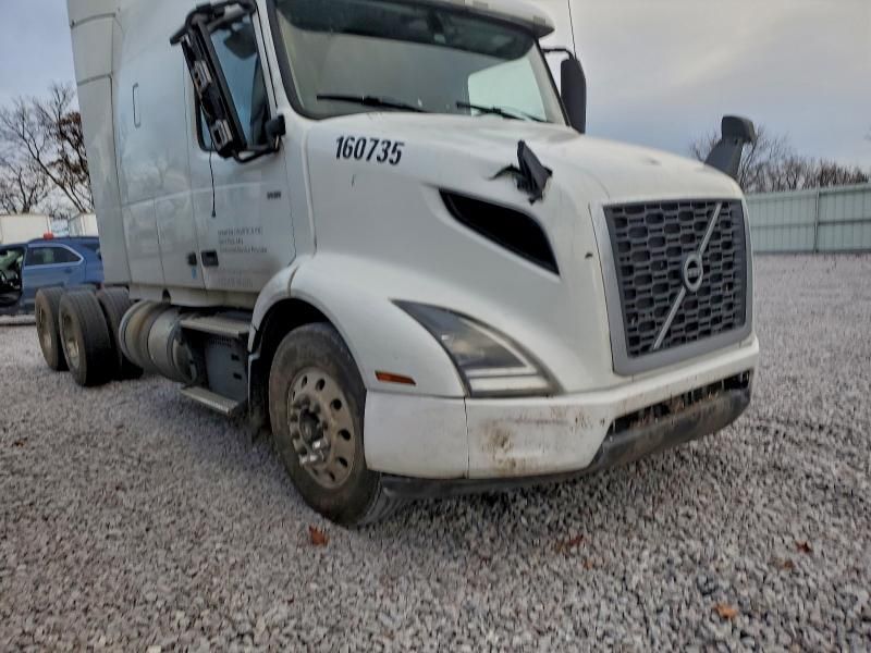 2020 Volvo VNR Semi Truck