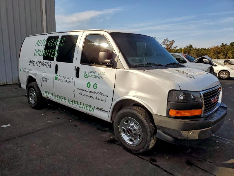 2017 GMC Savana Utility / Service van
